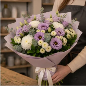 Buchet de flori online lila cu lisianthus si santini - poza 2