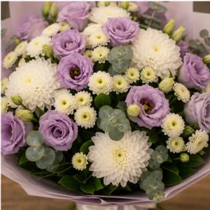 Buchet de flori online lila cu lisianthus si santini - poza 4