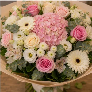 Buchet de flori online lux multicolor cu hortensie si trandafiri - poza 4