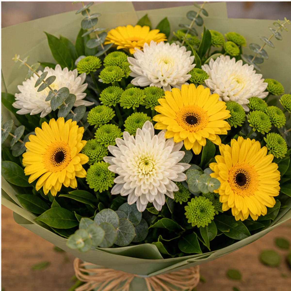 Buchet de flori online vesel cu crizanteme si salal - poza 4