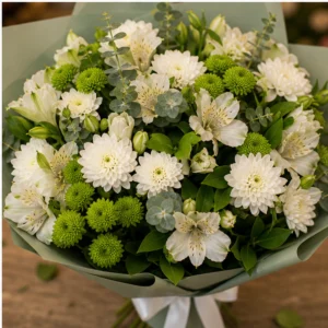 Buchet de flori pentru zi de nastere alb verde cu alstroemeria - poza 4