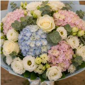 Buchet de flori pentru zi de nastere premium pastel cu hortensie - poza 4