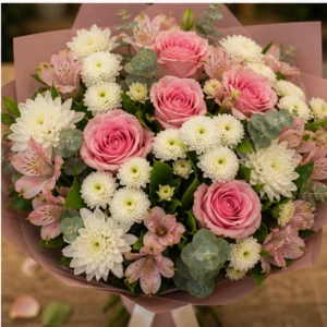 Buchet de flori pentru zi de nastere romantic cu trandafiri roz - poza 4