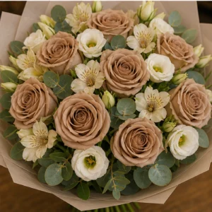 Buchet de flori pentru ziua mamei premium cu trandafiri cappuccino si lisianthus alb - poza 4