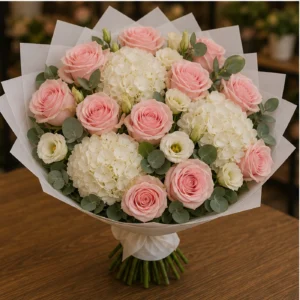 Buchet de flori pentru ziua mamei premium cu trandafiri roz pal si hortensie alba - poza 3