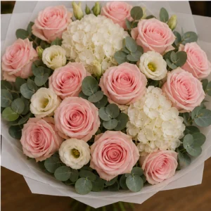 Buchet de flori pentru ziua mamei premium cu trandafiri roz pal si hortensie alba - poza 4