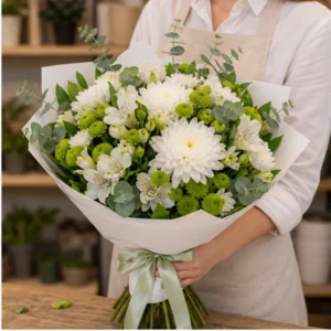 Buchet de flori proaspete alb verde cu crizanteme - poza 2