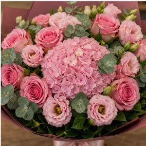 Buchet de flori proaspete de lux roz cu hortensie si lisianthus - poza 4