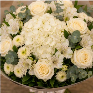 Buchet de flori proaspete premium crem cu hortensie si trandafiri - poza 4