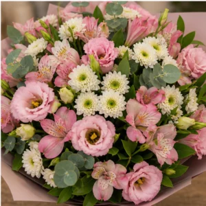 Buchet de flori proaspete roz cu lisianthus si alstroemeria - poza 4