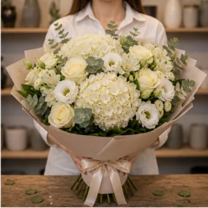 Buchet de flori speciale premium crem cu hortensie si trandafiri - poza 2