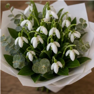 Buchet de ghiocei alb verde cu eucalipt - poza 4