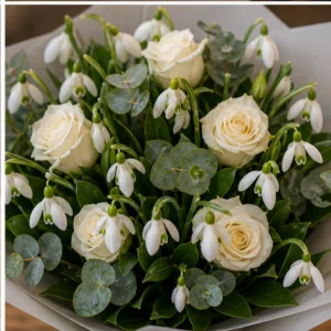 Buchet de ghiocei luminos cu trandafiri albi - poza 4