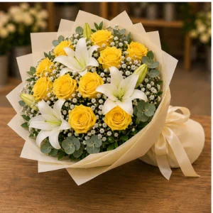 Buchet floral cu trandafiri galbeni si crini albi luminos - poza 3