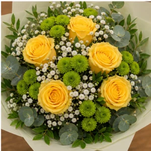 Buchet floral cu trandafiri galbeni si santini verde - poza 4