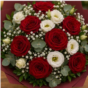 Buchet floral cu trandafiri rosii si lisianthus alb elegant - poza 4