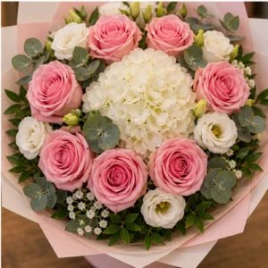 Buchet floral cu trandafiri roz si hortensie alba - poza 4
