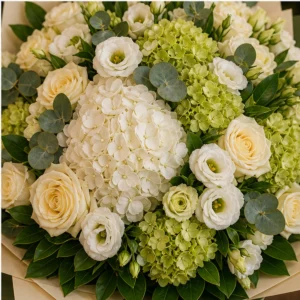 Buchet flori aniversare lux pentru eveniment cu hortensie si trandafiri crem - poza 4