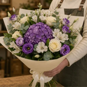 Buchet flori de camp de lux cu hortensie si lisianthus mov - poza 2