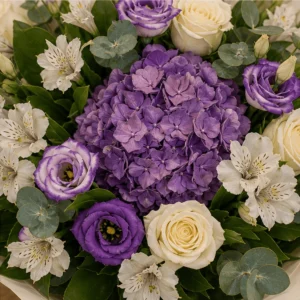 Buchet flori de camp de lux cu hortensie si lisianthus mov - poza 4