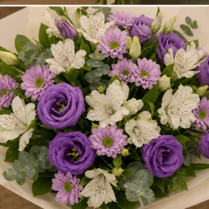 Buchet flori de camp mov cu lisianthus si alstroemeria - poza 4