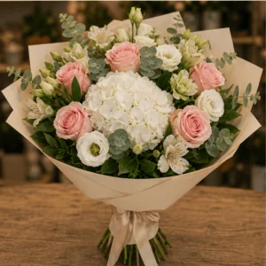 Buchet flori de camp premium cu hortensie si trandafiri pastel - poza 3