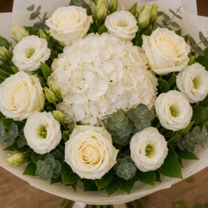Buchet flori deosebite ivory cu hortensie alba - poza 4