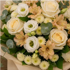 Buchet flori Valentine's Day premium champagne cu trandafiri crem - poza 4