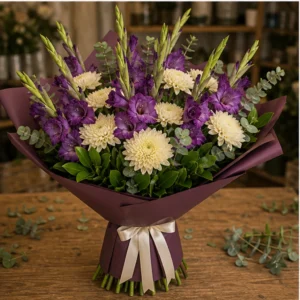 Buchet gladiole mov cu crizanteme crem - poza 3