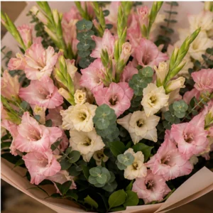 Buchet gladiole pastel cu eucalipt - poza 4