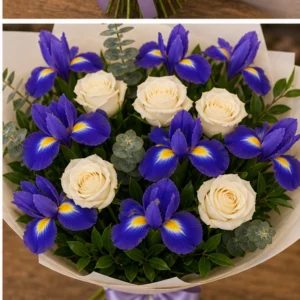 Buchet irisi mov si trandafiri crem - poza 4