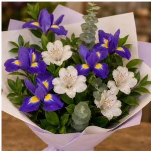 Buchet irisi violet si alstroemeria alba - poza 4