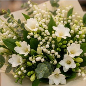 Buchet Lacramioare albe si frezii parfumate - poza 4