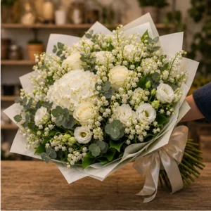 Buchet Lacramioare lux cu hortensie alba si eucalipt - poza 2
