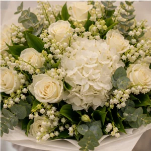 Buchet Lacramioare premium cu hortensie si trandafiri - poza 4