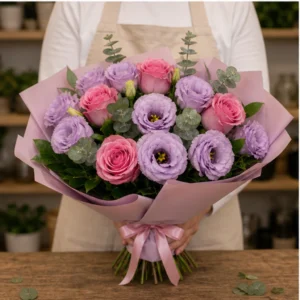 Buchet Lisianthus lila si trandafiri roz - poza 3