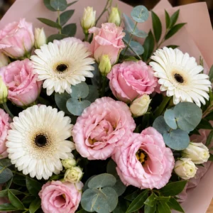 Buchet Lisianthus roz cu gerbera alba - poza 2