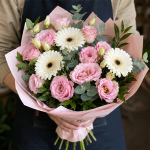 Buchet Lisianthus roz cu gerbera alba - poza 3