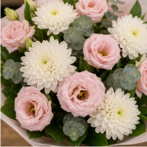 Buchet Lisianthus roz pal si crizanteme albe - poza 2