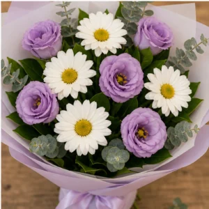 Buchet margarete albe si lisianthus lila - poza 4
