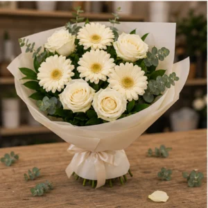 Buchet margarete crem si trandafiri albi - poza 3