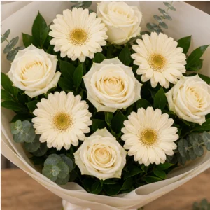 Buchet margarete crem si trandafiri albi - poza 4