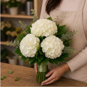 Buchet mireasa spectaculos alb verde cu 3 hortensii - poza 2