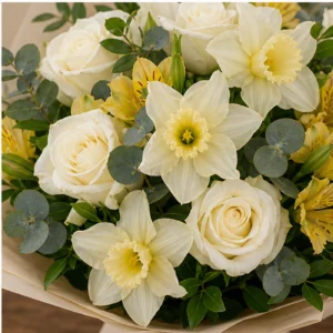 Buchet Narcise elegant cu trandafiri albi - poza 4