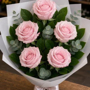 Buchet trandafiri roz 5 fire pudrat minimalist - poza 1