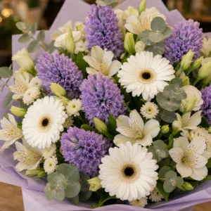 Buchet Zambile mov delicat cu gerbera alba - poza 2