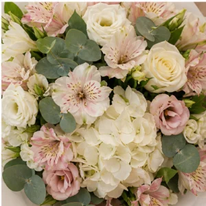 Buchete Alstroemeria premium cu hortensie si trandafiri albi - poza 4