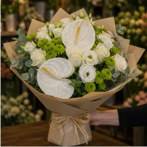 Buchete Anthurium alb cu santini verde - poza 2
