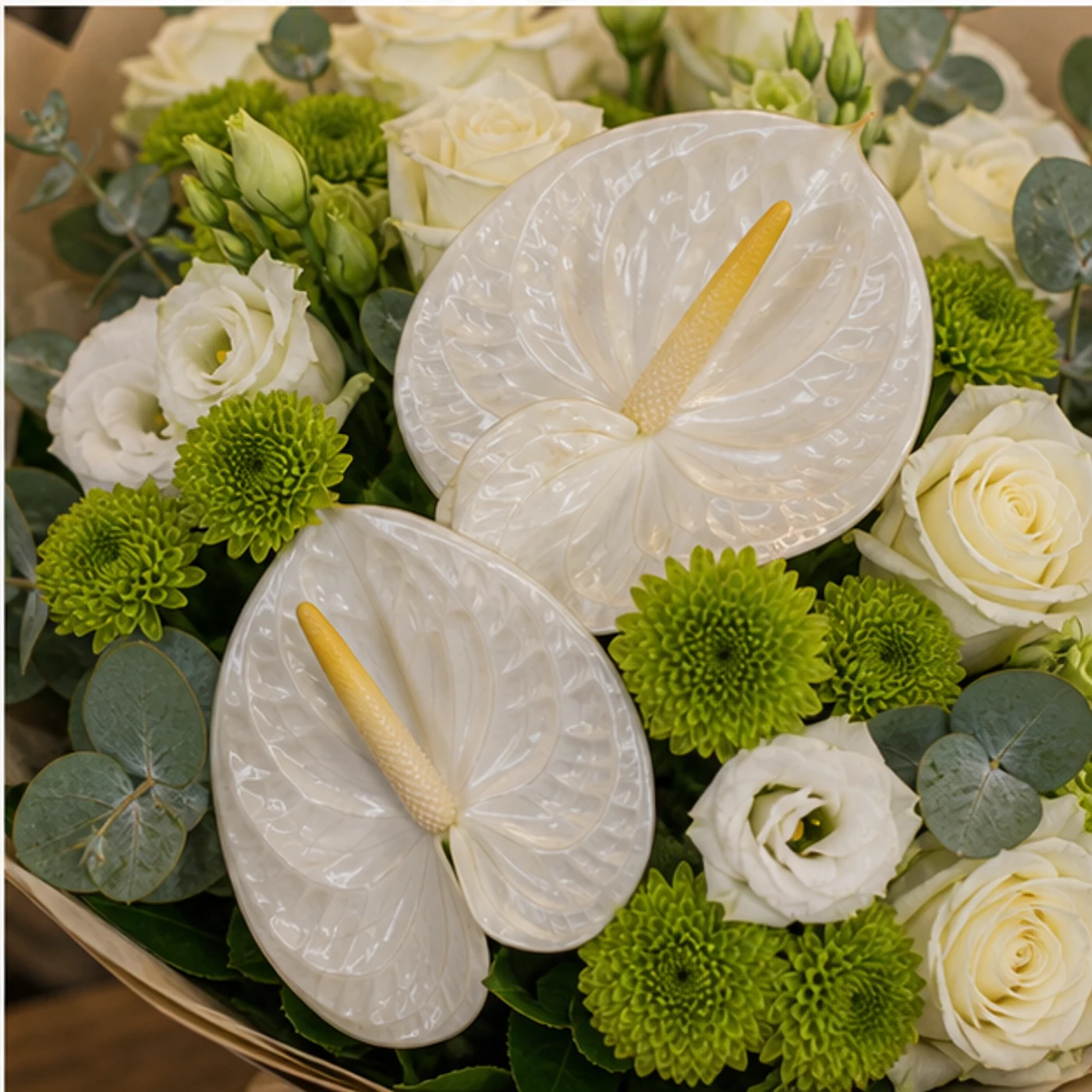 Buchete Anthurium alb cu santini verde - poza 4