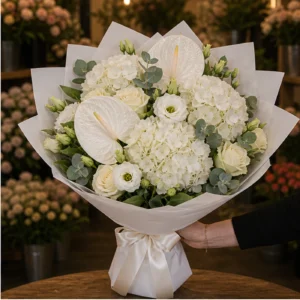 Buchete Anthurium premium cu hortensie alba - poza 2